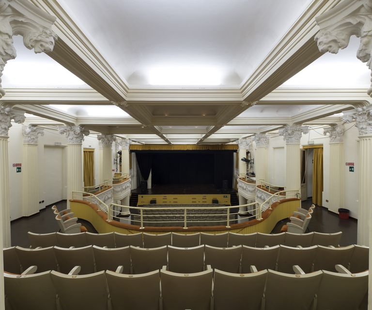 Ferrara, Sala Estense, la sala teatrale vista dalla galleria (foto Andrea Scardova, IBC) 2017